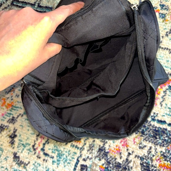 THE EDGE BEAUTY Black Quilted Women's Cosmetic Travel Bag - Picture 6 of 8